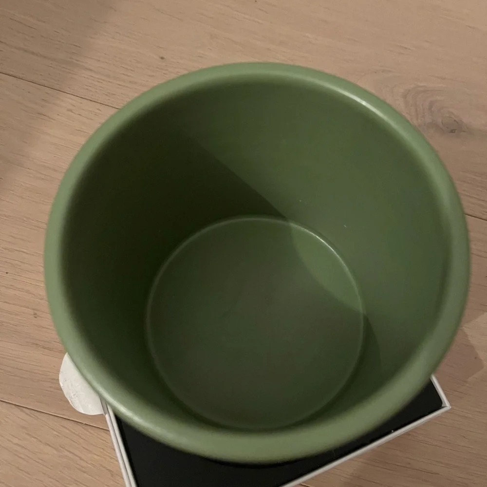 Loewe Candle Jar (Luscious Pea) - Picture 3 of 3